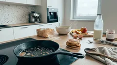 Nadýchané kefírové lívance s banánem a jablkem hotové za 30 minut